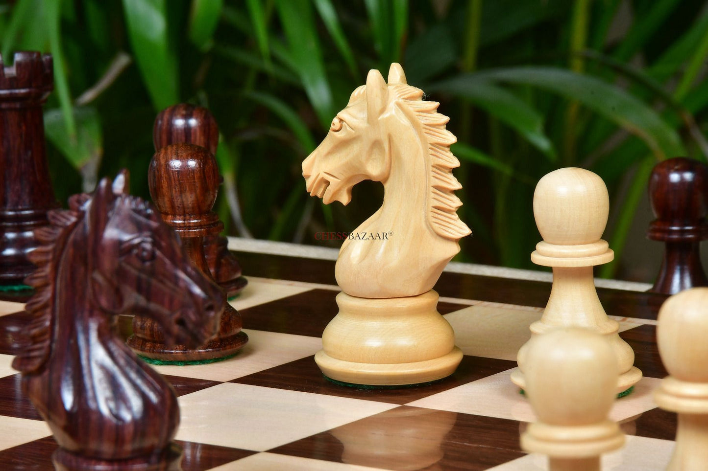 Derby Knight Staunton Weighted Chess Pieces in Rosewood & Boxwood - 4.1" King