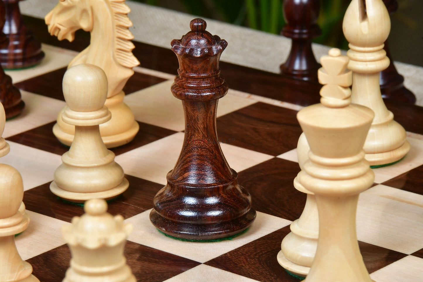 Derby Knight Staunton Weighted Chess Pieces in Rosewood & Boxwood - 4.1" King