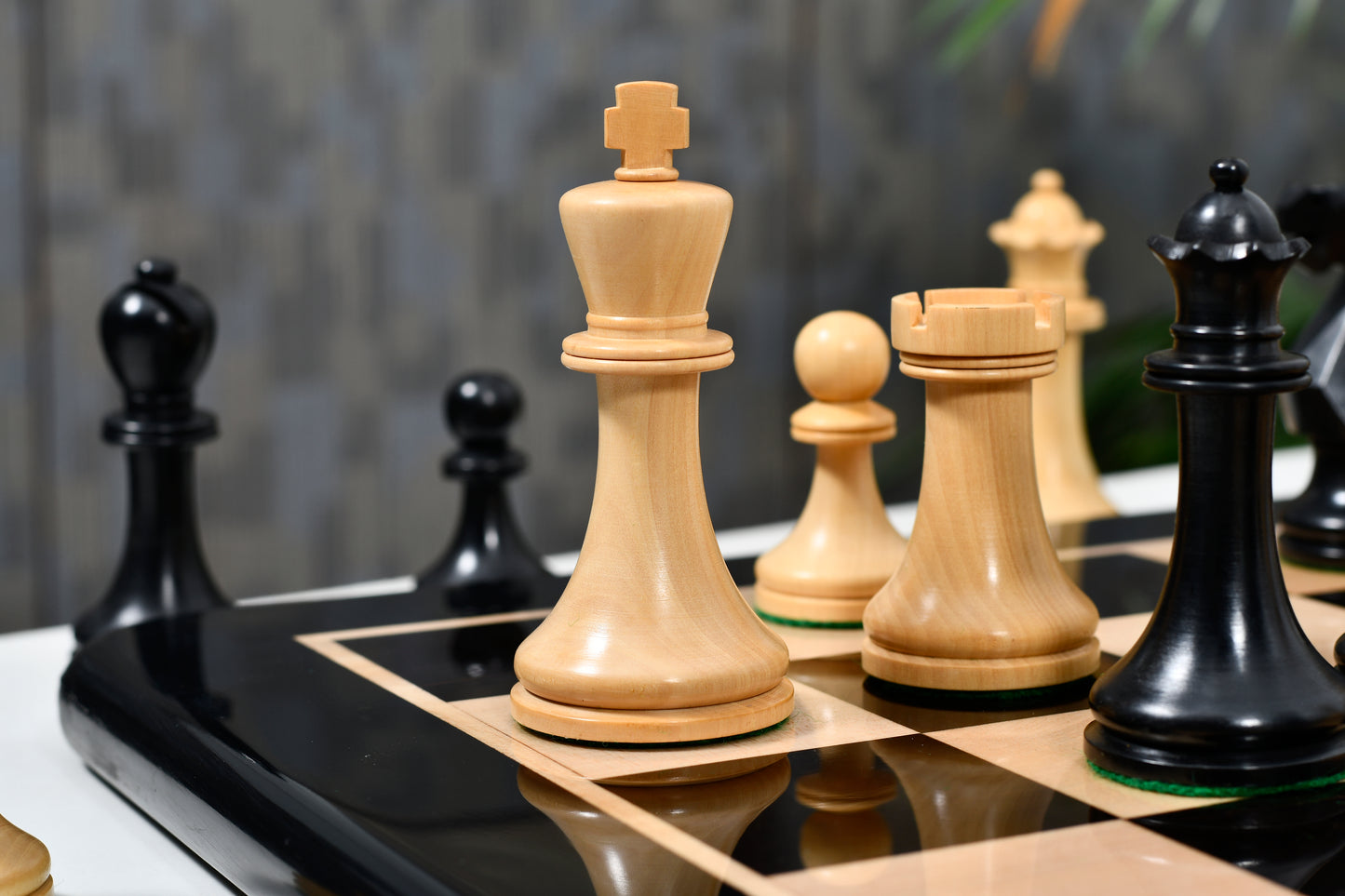 The Old Vintage English Staunton Series Chess Pieces in Ebonized wood & Box Wood - 3.8" King