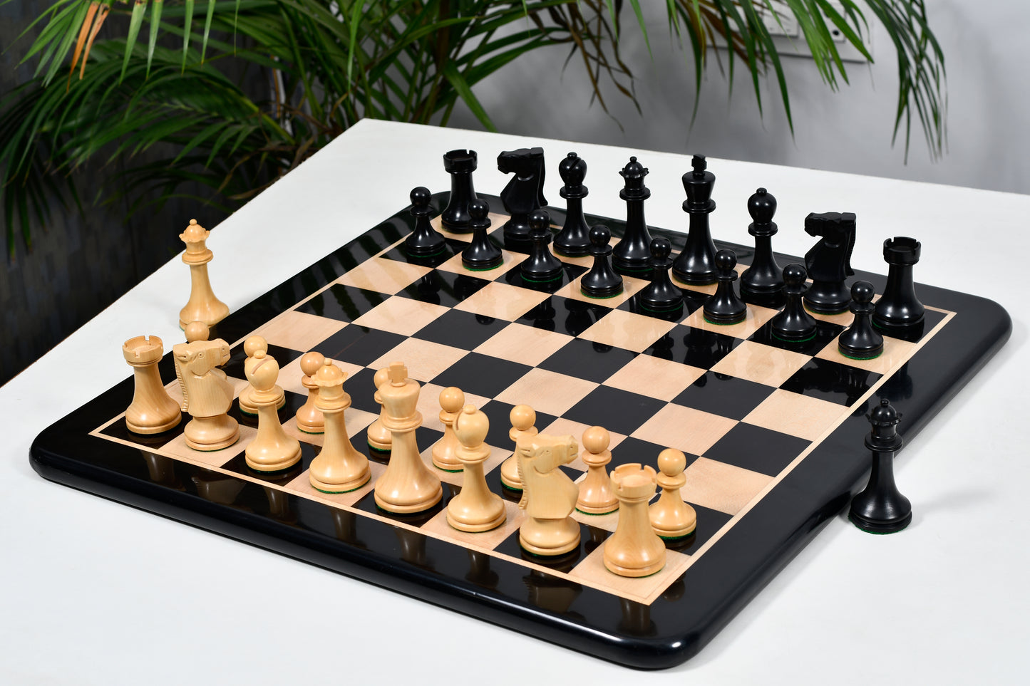 The Old Vintage English Staunton Series Chess Pieces in Ebonized wood & Box Wood - 3.8" King