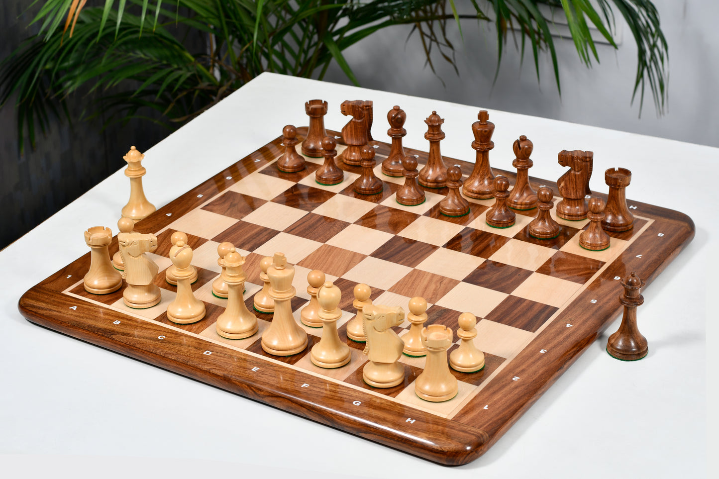 The Old Vintage English Staunton Series Chess Pieces in Sheesham & Boxwood - 3.8" King