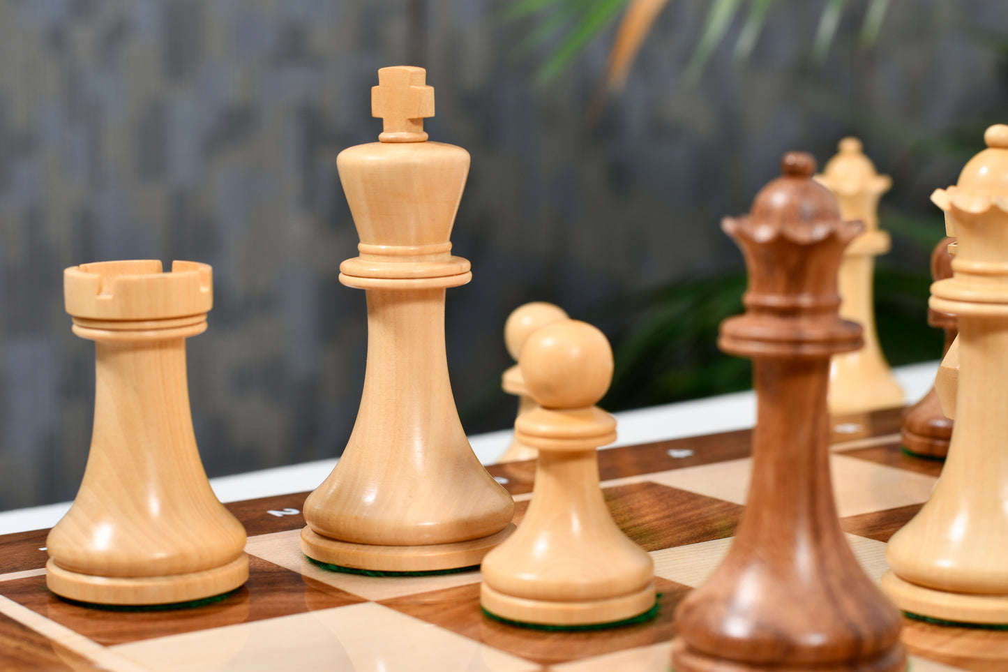 The Old Vintage English Staunton Series Chess Pieces in Sheesham & Boxwood - 3.8" King