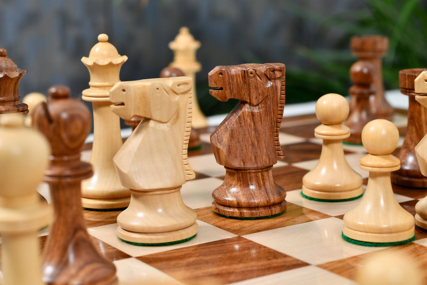 The Old Vintage English Staunton Series Chess Pieces in Sheesham & Boxwood - 3.8" King
