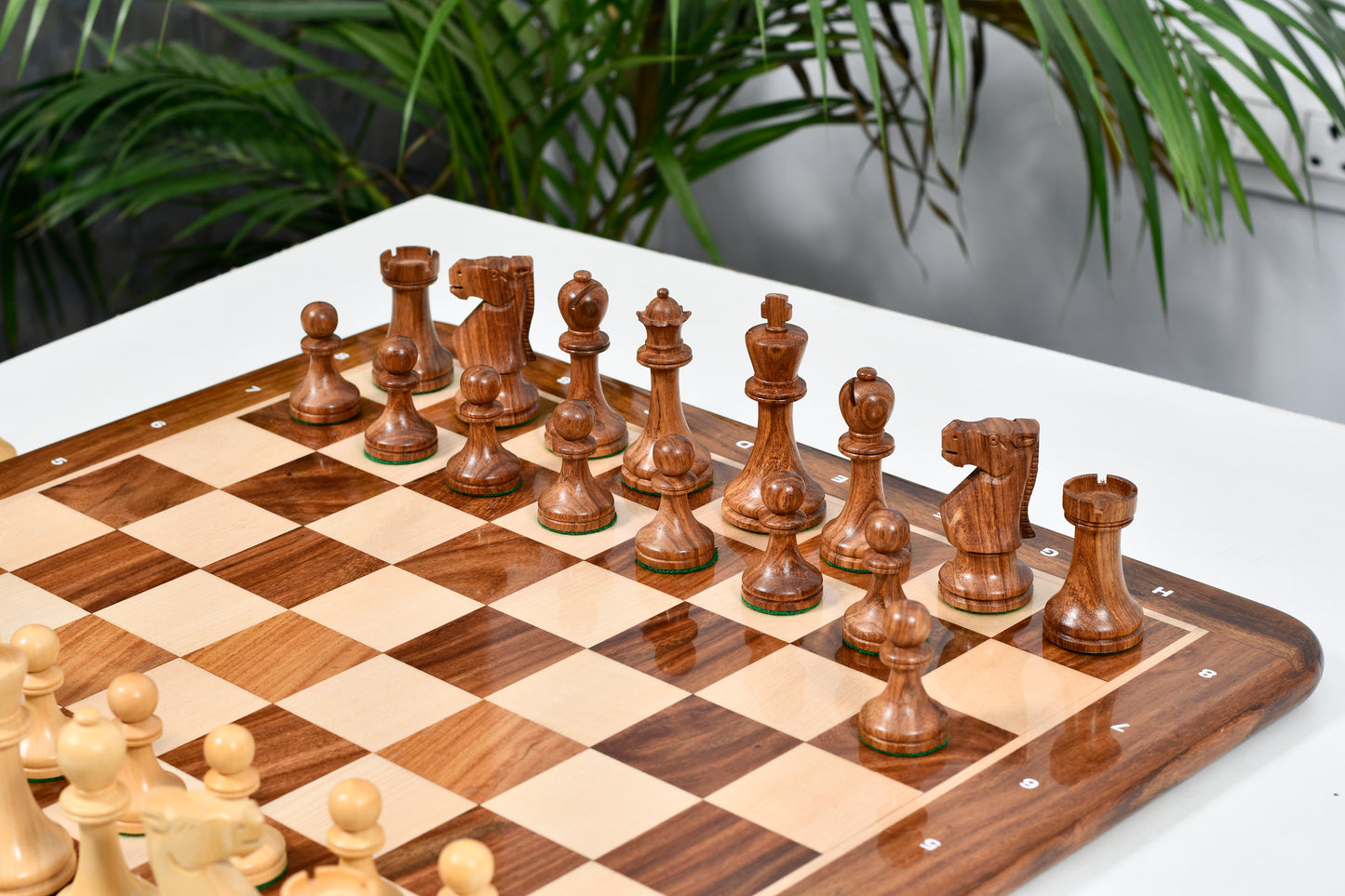 The Old Vintage English Staunton Series Chess Pieces in Sheesham & Boxwood - 3.8" King