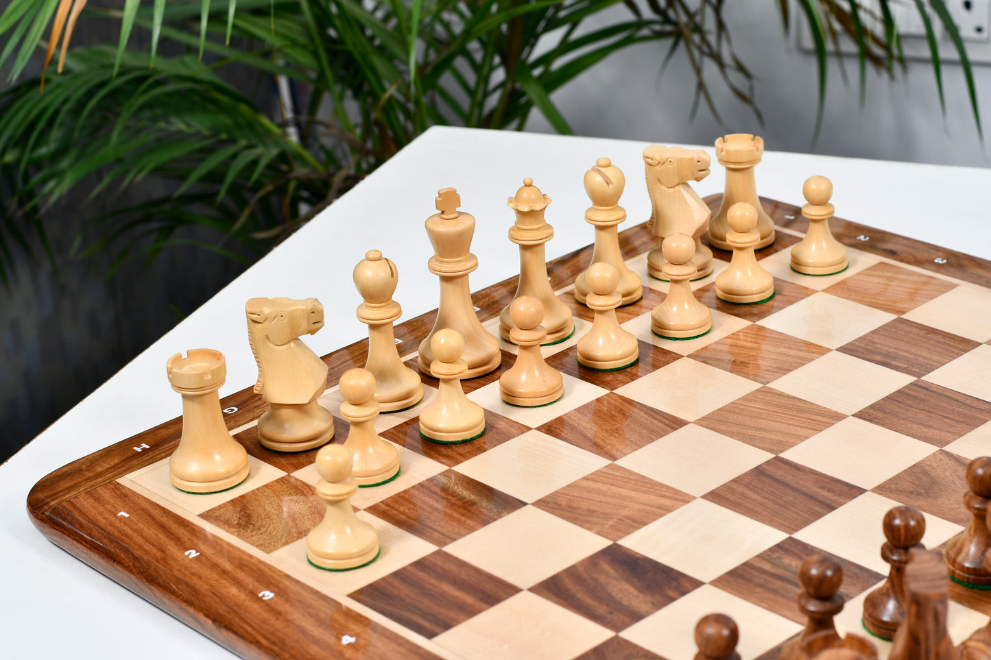 The Old Vintage English Staunton Series Chess Pieces in Sheesham & Boxwood - 3.8" King